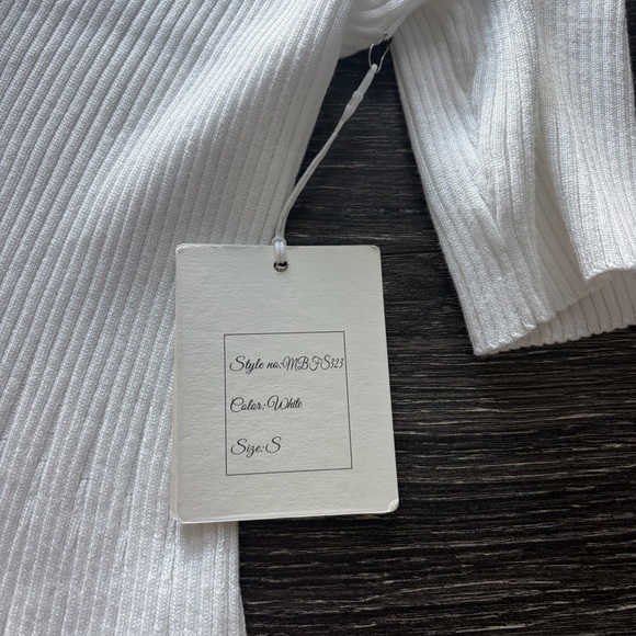 White Button-Up Ribbed Top - Picture 3 of 4